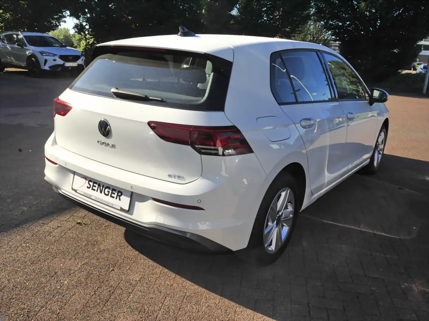 Volkswagen Golf VIII 1.5 eTSI Life DSG ACC LED NAVI Wit - 2