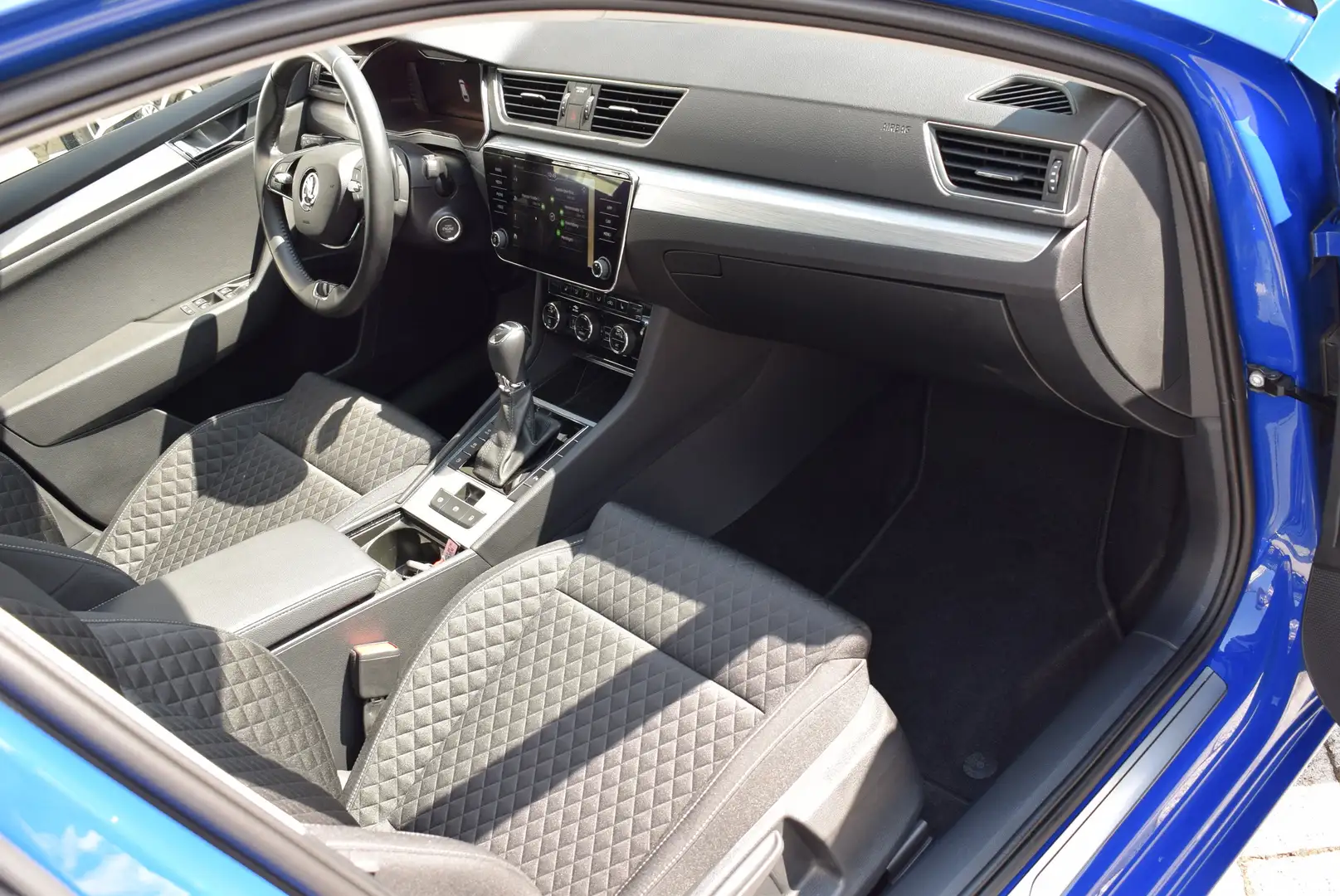Skoda Superb Ambition iV e-Hybrid Navi/Temp/WinterP/Led/ALU Blau - 2