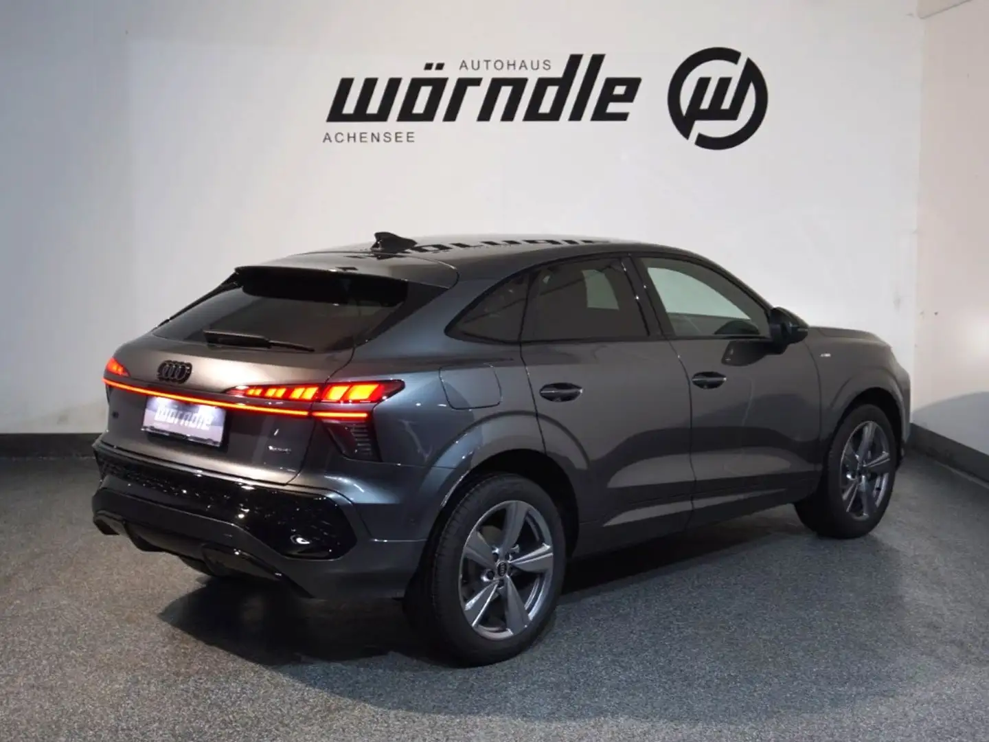 Audi Q3 TFSI quattro 150 kW Grau - 2