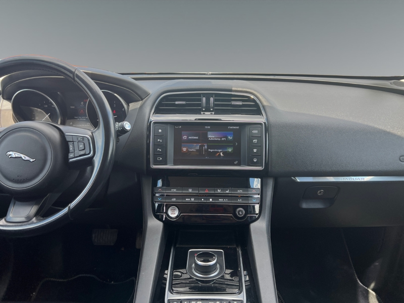 Jaguar F-Pace Prestige AWD Navi Leder Soundsystem Bi-Xenon Sperr — photo 6