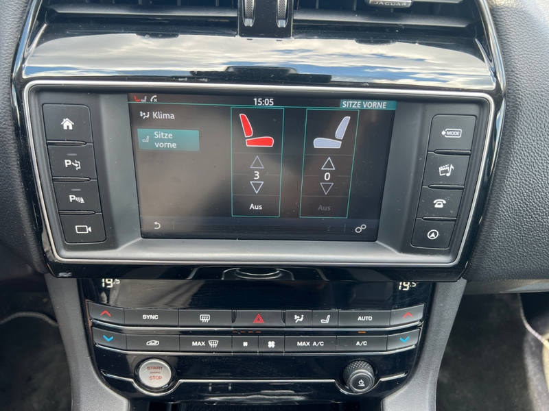 Jaguar F-Pace Prestige AWD Navi Leder Soundsystem Bi-Xenon Sperr — photo 13