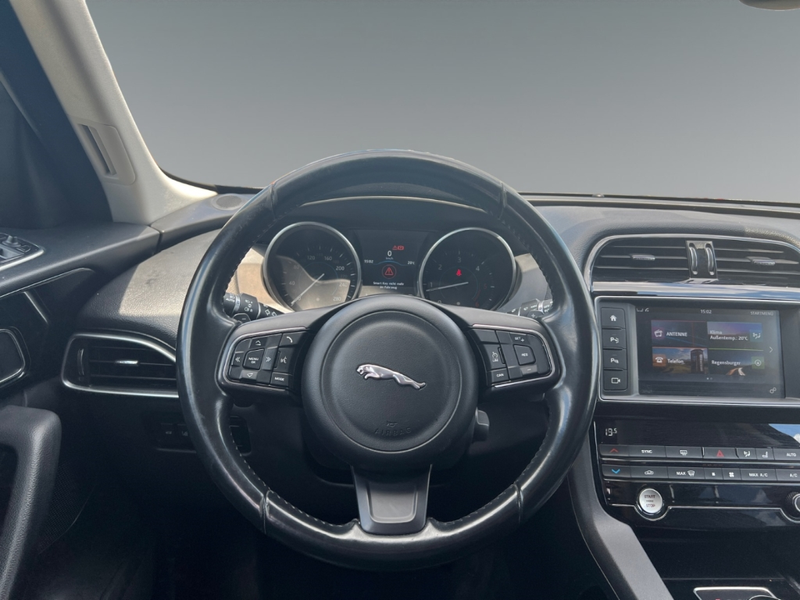 Jaguar F-Pace Prestige AWD Navi Leder Soundsystem Bi-Xenon Sperr — photo 3