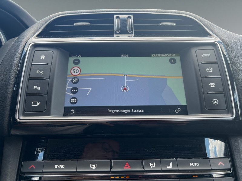 Jaguar F-Pace Prestige AWD Navi Leder Soundsystem Bi-Xenon Sperr — photo 12