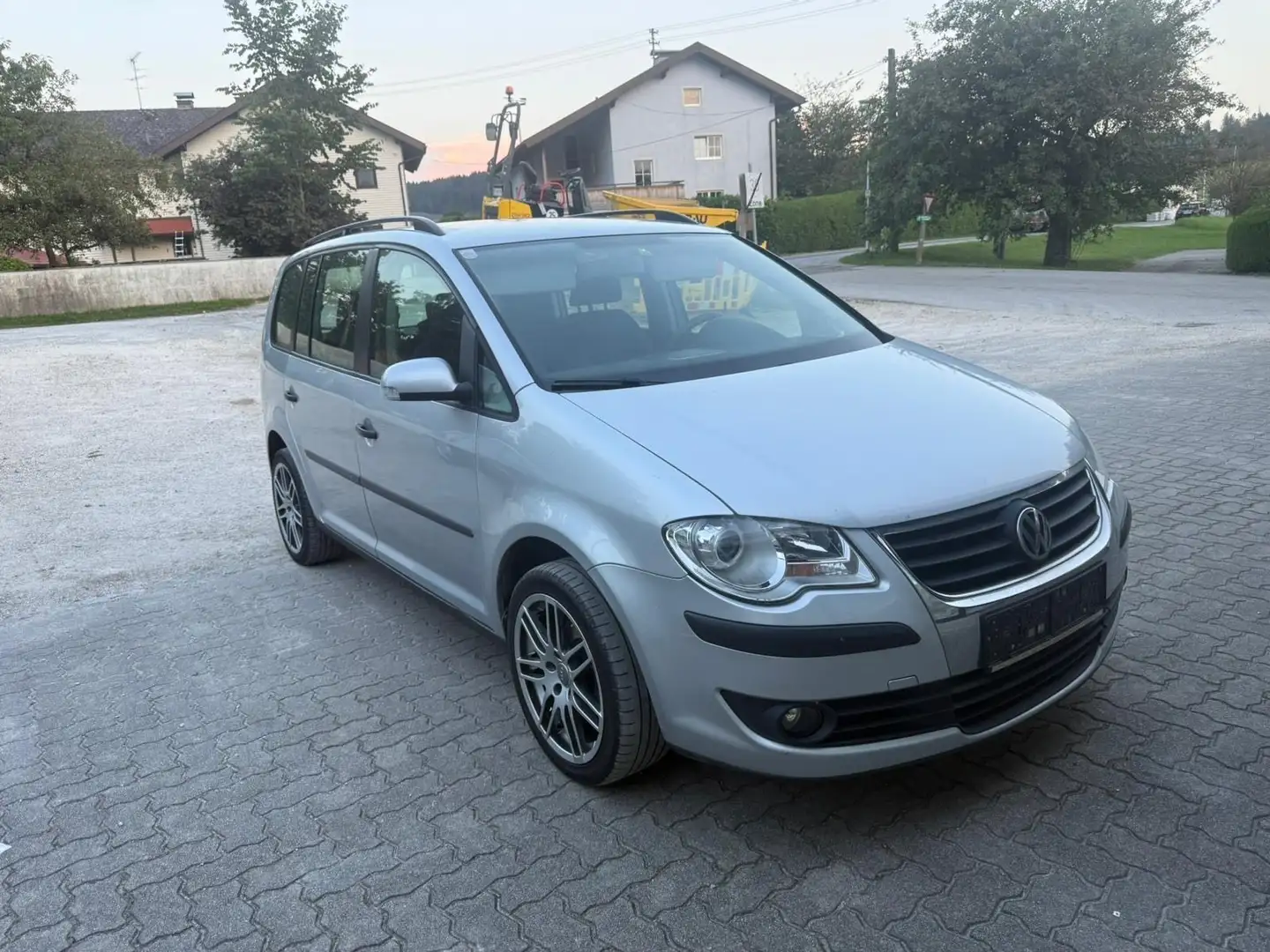 Volkswagen Touran 1.9 TDI DPF Conceptline - 1