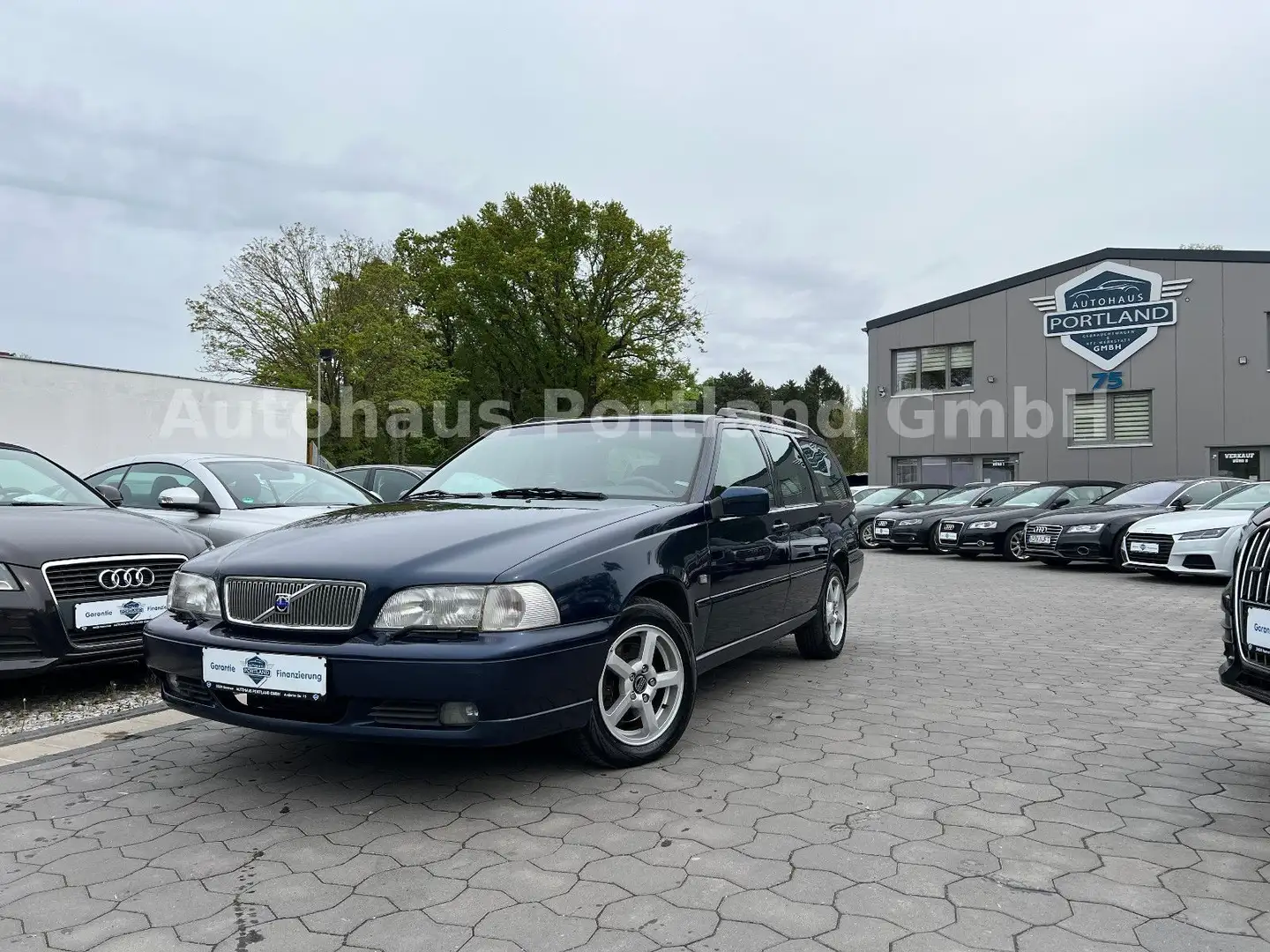 Volvo V70 i 2.4 Automatik 5 Zylinder/HU NEU/SHZ/AHK Blau - 1