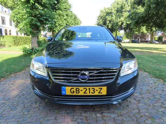 Volvo V70 view 7