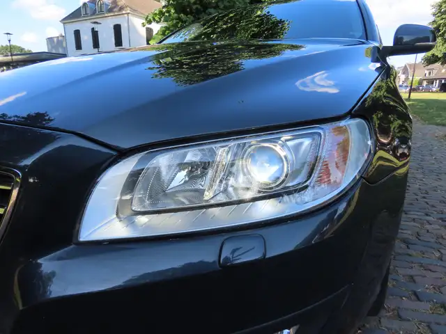 Volvo V70 view 10