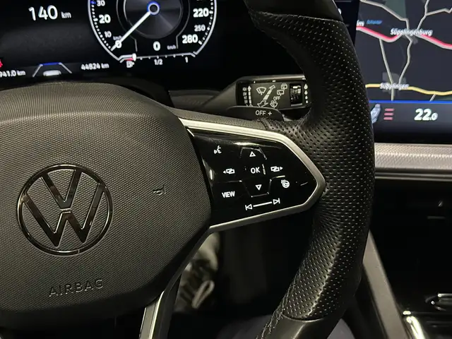 Volkswagen Touareg view 20