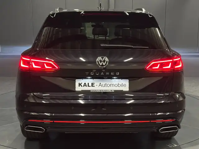 Volkswagen Touareg view 4