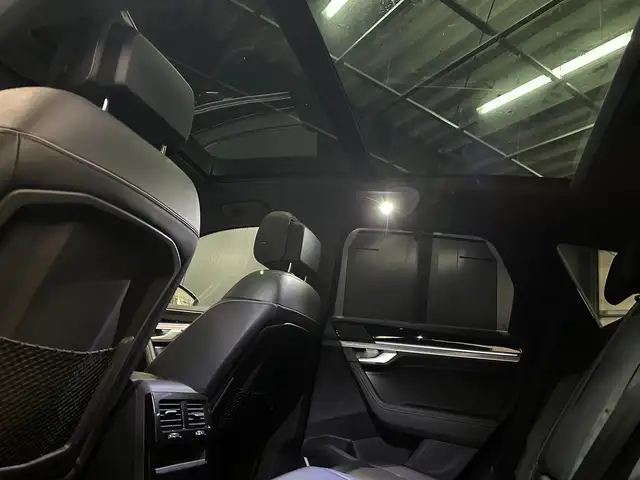 Volkswagen Touareg view 10