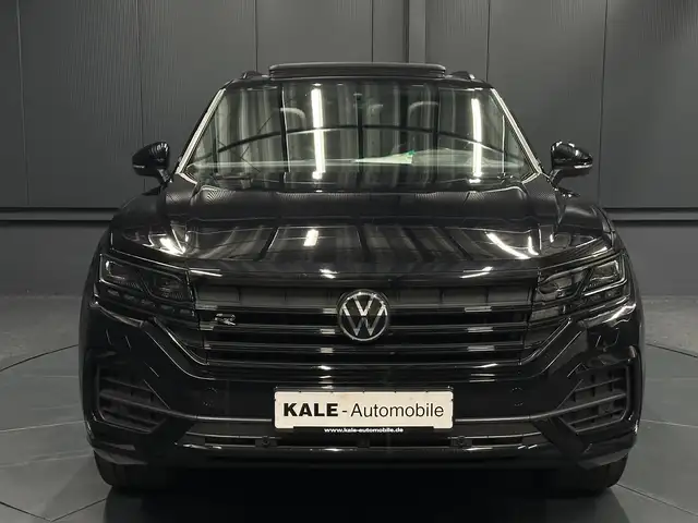 Volkswagen Touareg view 8