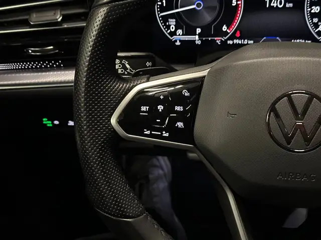 Volkswagen Touareg view 19