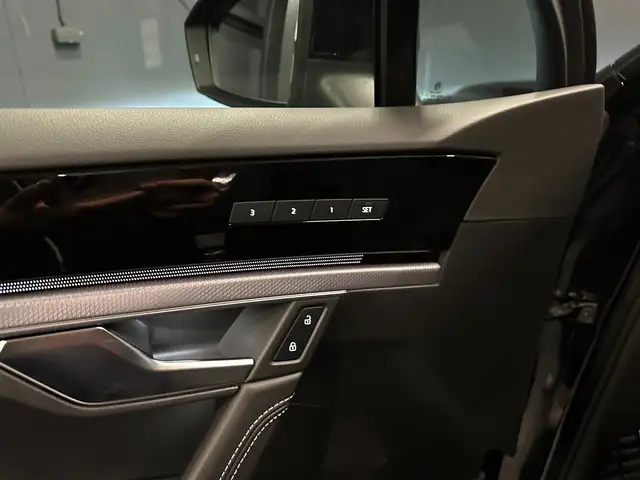 Volkswagen Touareg view 15