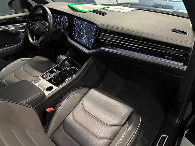 Volkswagen Touareg view 12
