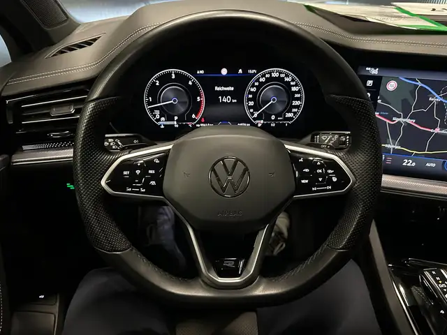 Volkswagen Touareg view 18