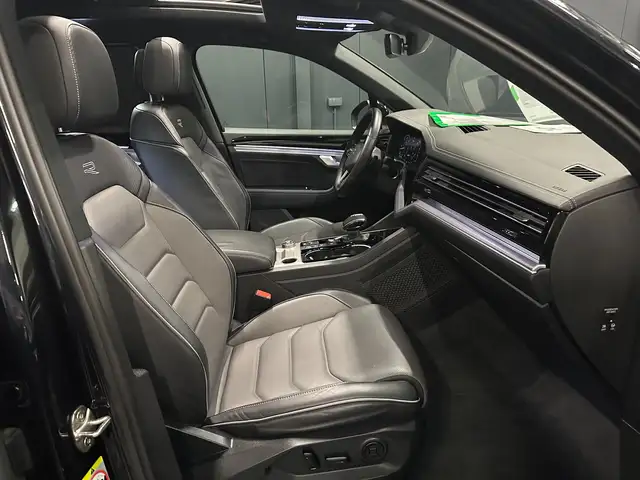 Volkswagen Touareg view 11