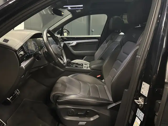 Volkswagen Touareg view 16