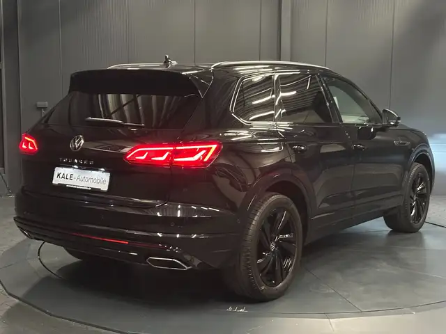 Volkswagen Touareg view 5