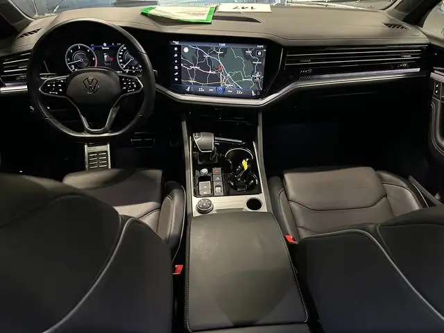 Volkswagen Touareg view 13