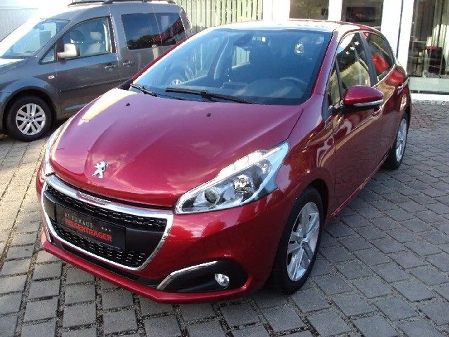 Peugeot 208 PureTech "Signature" Rot - 1
