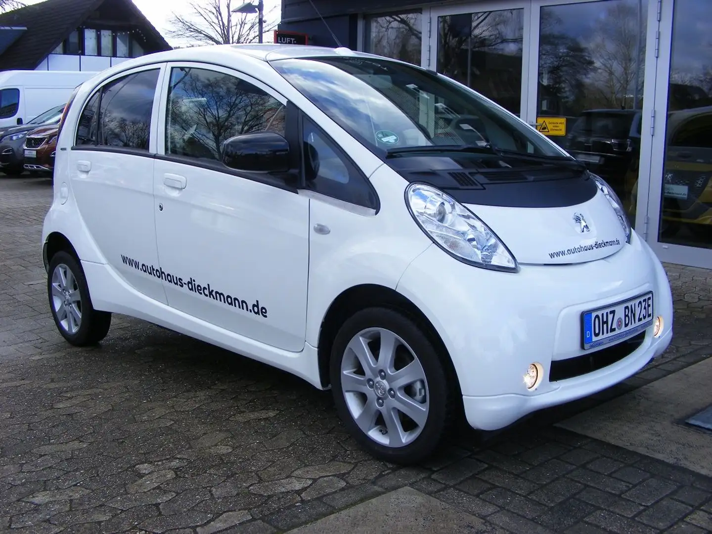 Peugeot iOn Weiß - 2