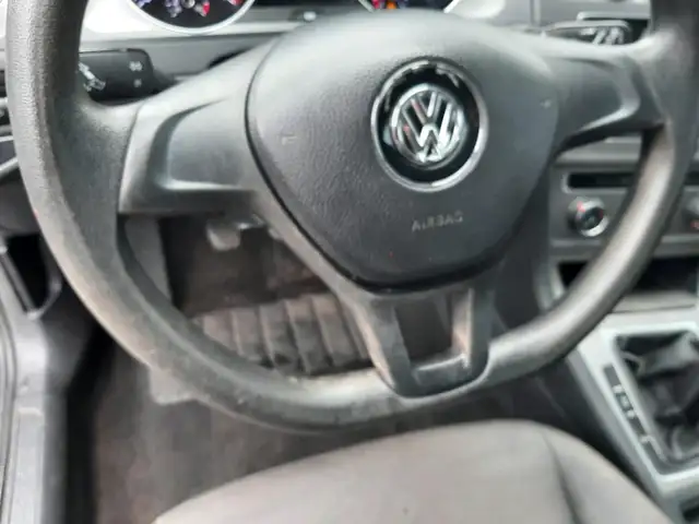 Volkswagen Golf view 11