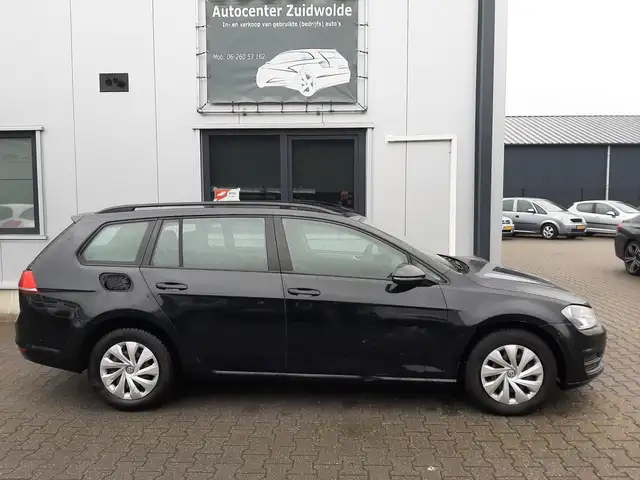Volkswagen Golf view 4