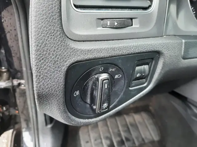 Volkswagen Golf view 9