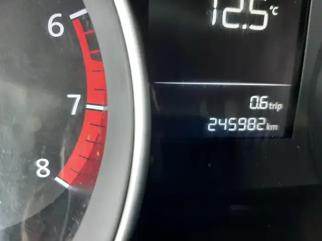 Volkswagen Golf view 13