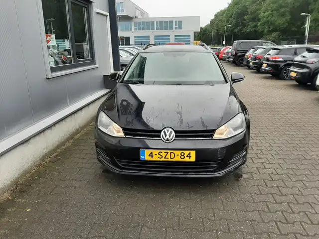 Volkswagen Golf view 3