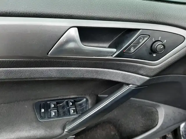 Volkswagen Golf view 8