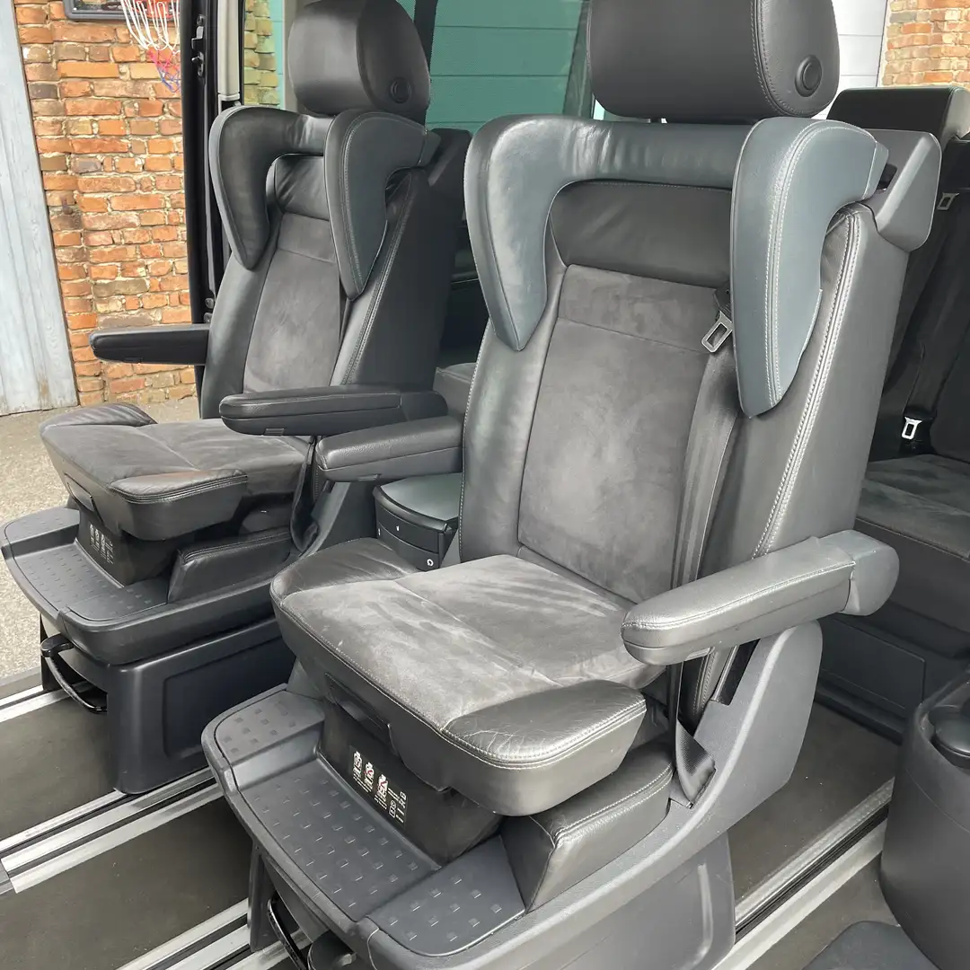 Volkswagen T5 Multivan Highline 2,5 TDI D-PF Aut. - 2