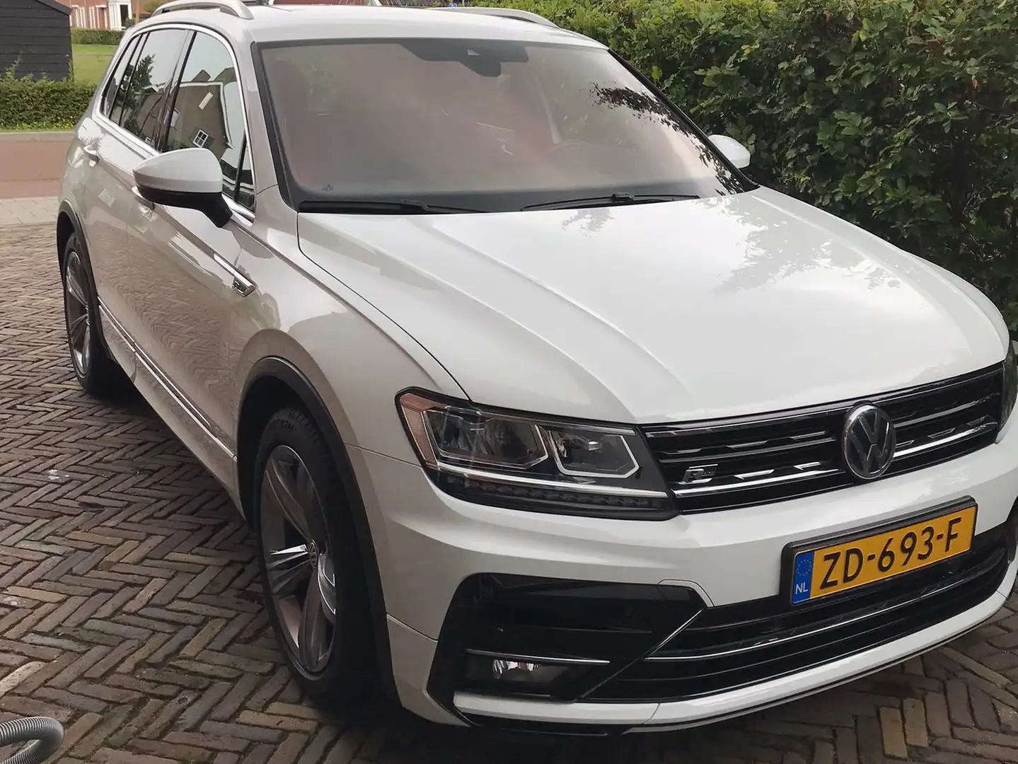 Volkswagen Tiguan 1.5 TSI Highl. Bus R dealer onderhouden 94.000 km Wit - 1