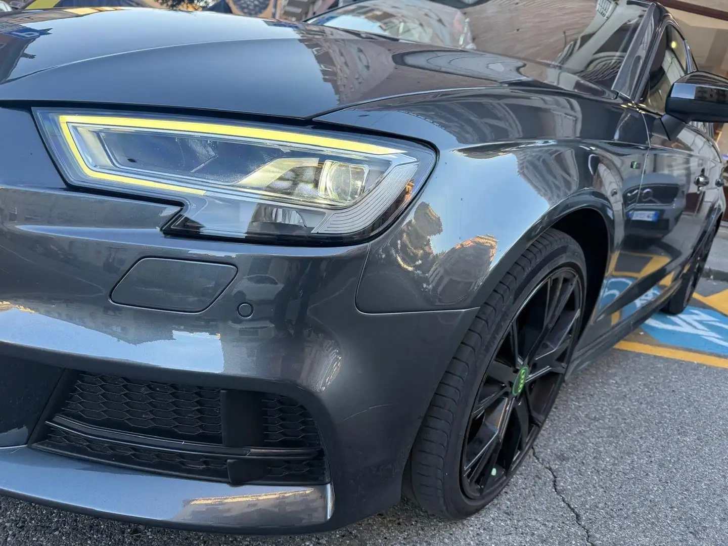 Audi A3 S Line 1.5 35 TFSI Grijs - 2