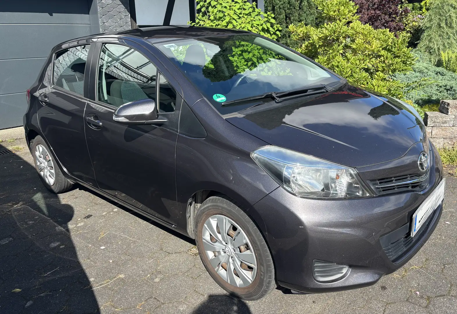Toyota Yaris Yaris  5-Türer 1.0 VVT-i Life Grau - 1