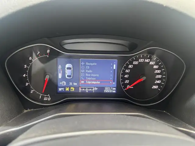 Ford Mondeo view 14