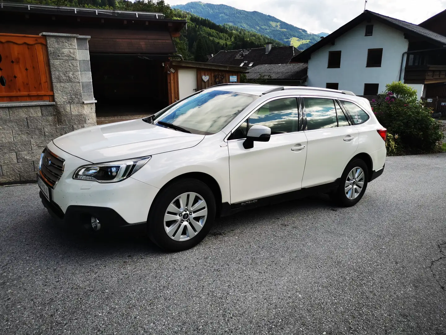 Subaru OUTBACK Outback Touring Wagon 2,0 D Superior AWD CVT Blanc - 1
