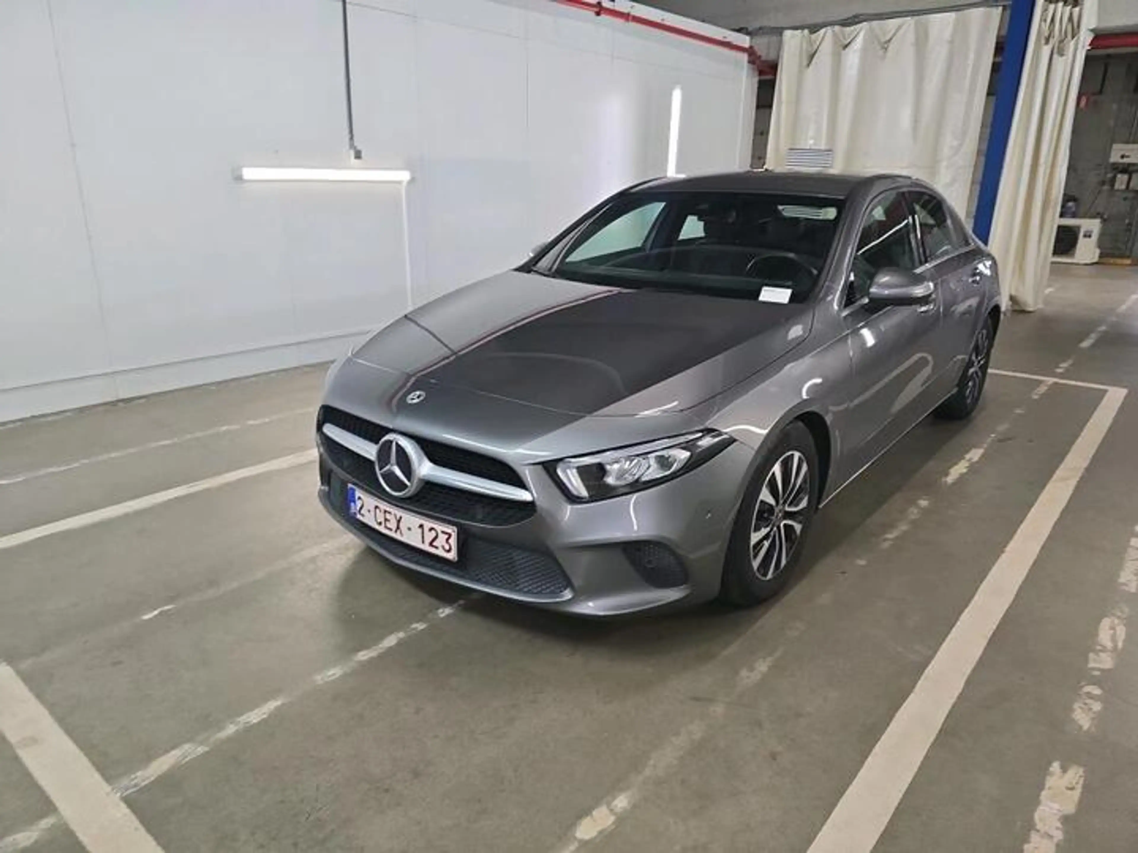 Mercedes-Benz A 200 d 8G TRONIC *CUIR/TISSU-CRUISE-PARKTRONIC-NAVI* — photo 2