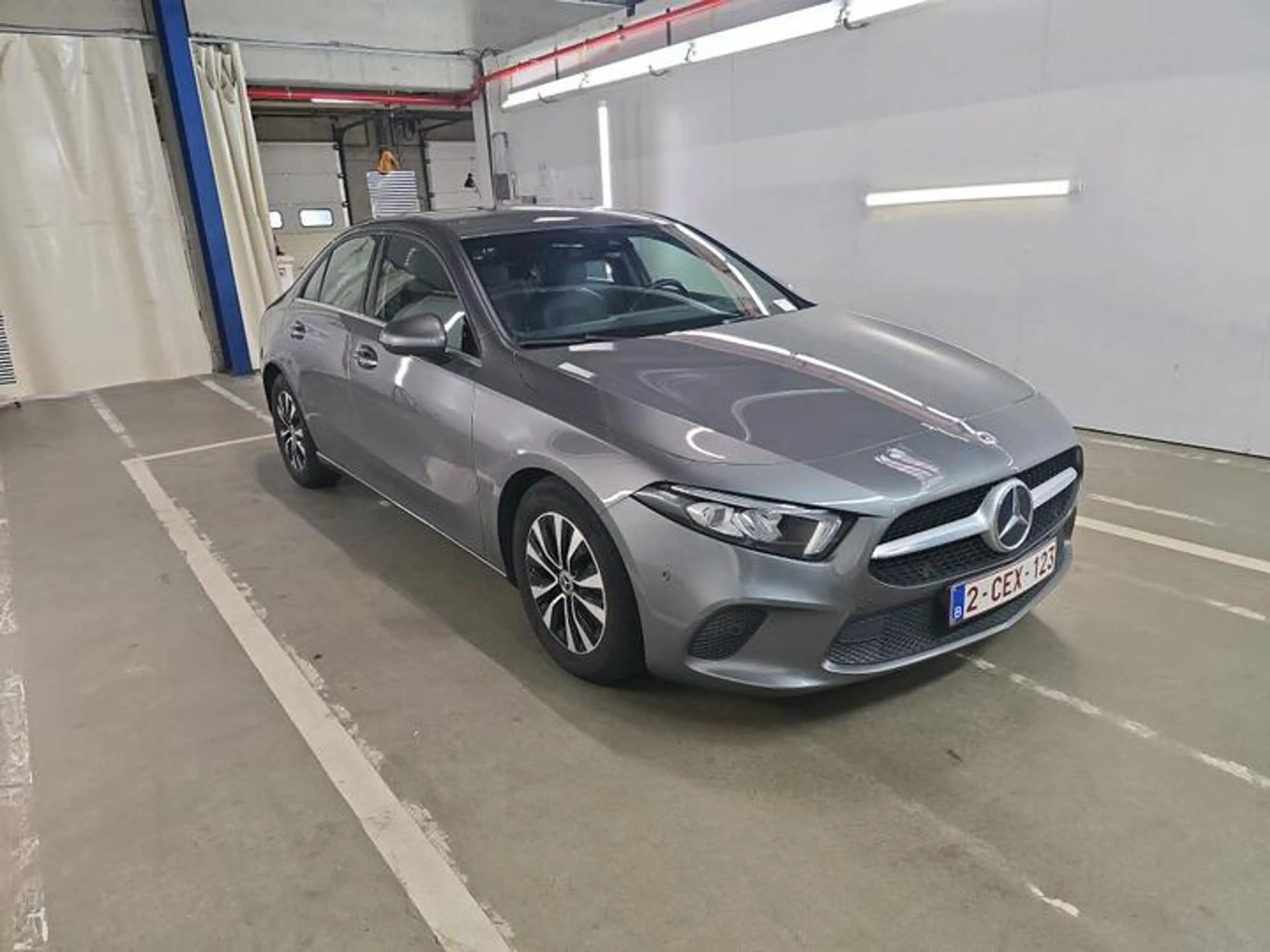 Mercedes-Benz A 200 d 8G TRONIC *CUIR/TISSU-CRUISE-PARKTRONIC-NAVI* — photo 3
