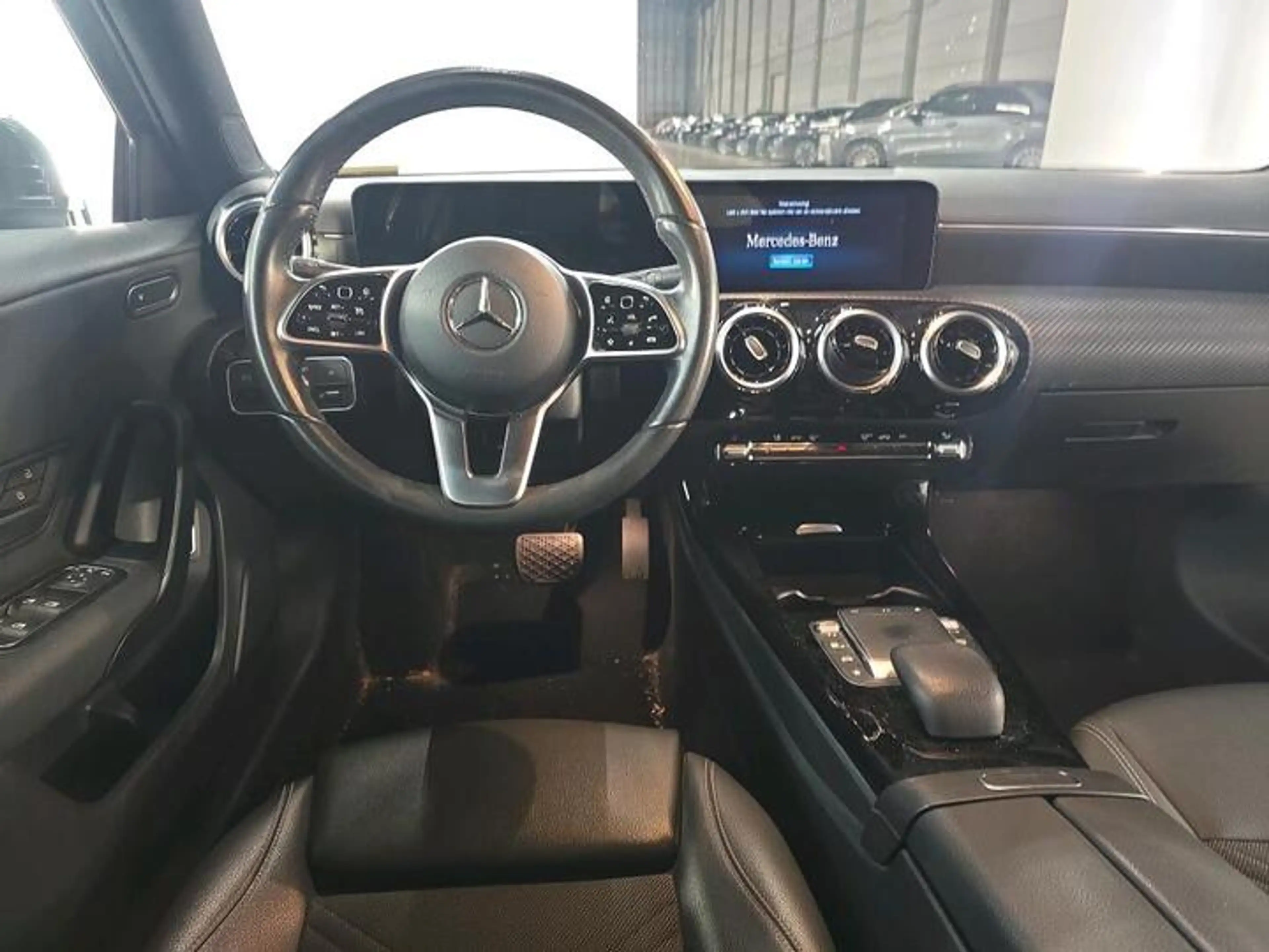 Mercedes-Benz A 200 d 8G TRONIC *CUIR/TISSU-CRUISE-PARKTRONIC-NAVI* — photo 6
