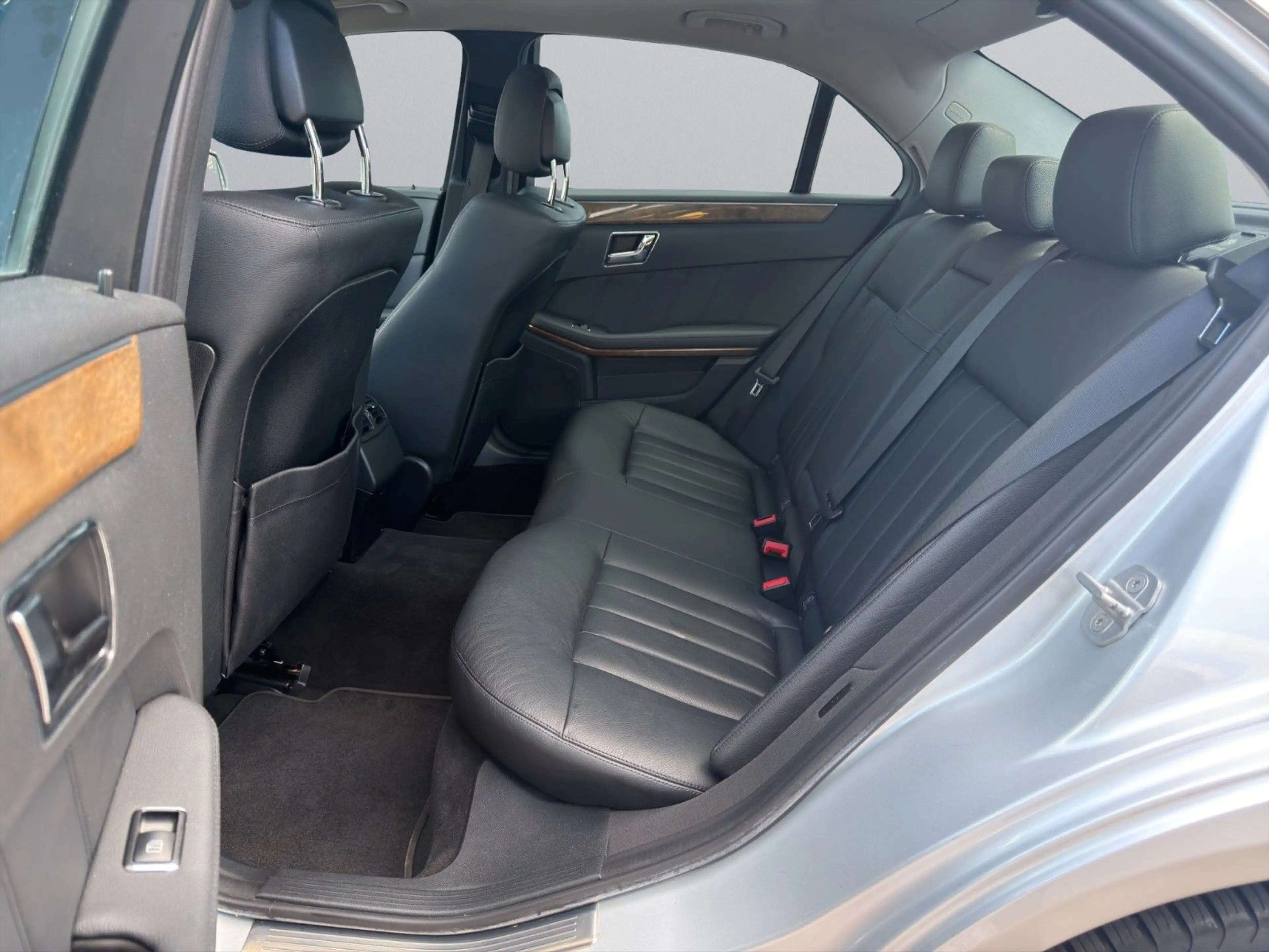 Mercedes-Benz E 250 CDI BlueEffi.*NAVI*BIXENON*SHZ*TEMP*ASSIST — photo 12