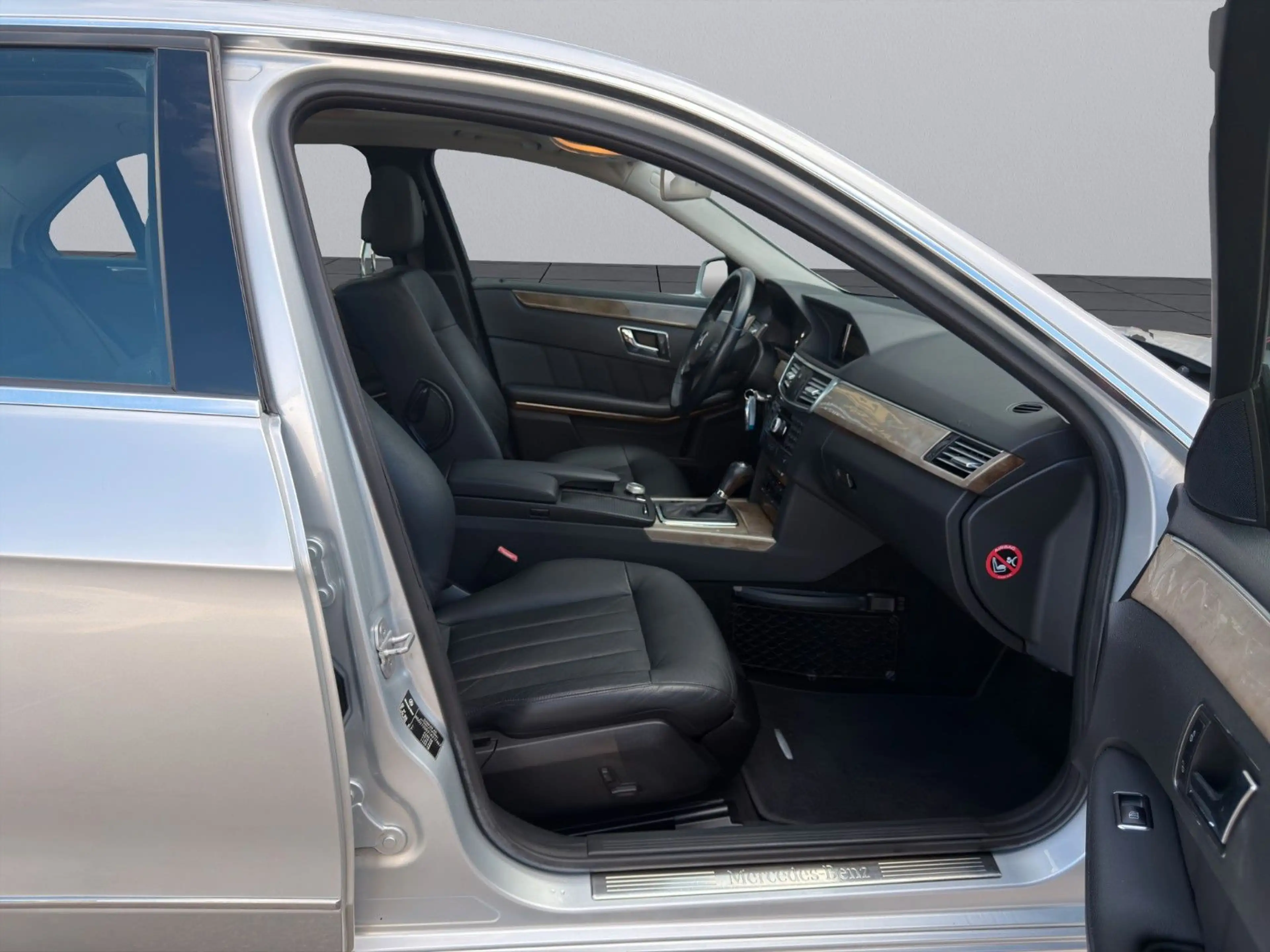 Mercedes-Benz E 250 CDI BlueEffi.*NAVI*BIXENON*SHZ*TEMP*ASSIST — photo 13
