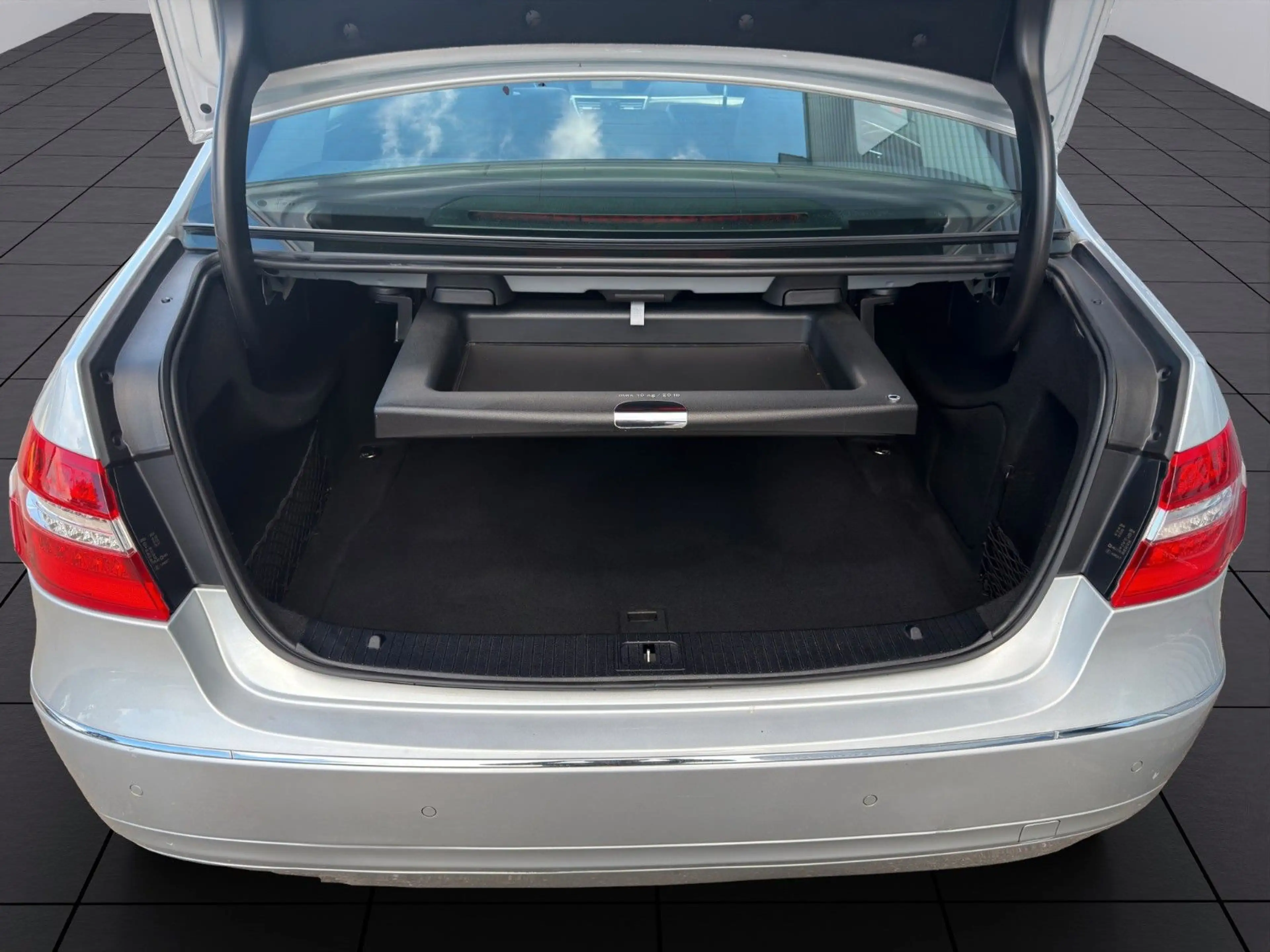 Mercedes-Benz E 250 CDI BlueEffi.*NAVI*BIXENON*SHZ*TEMP*ASSIST — photo 15