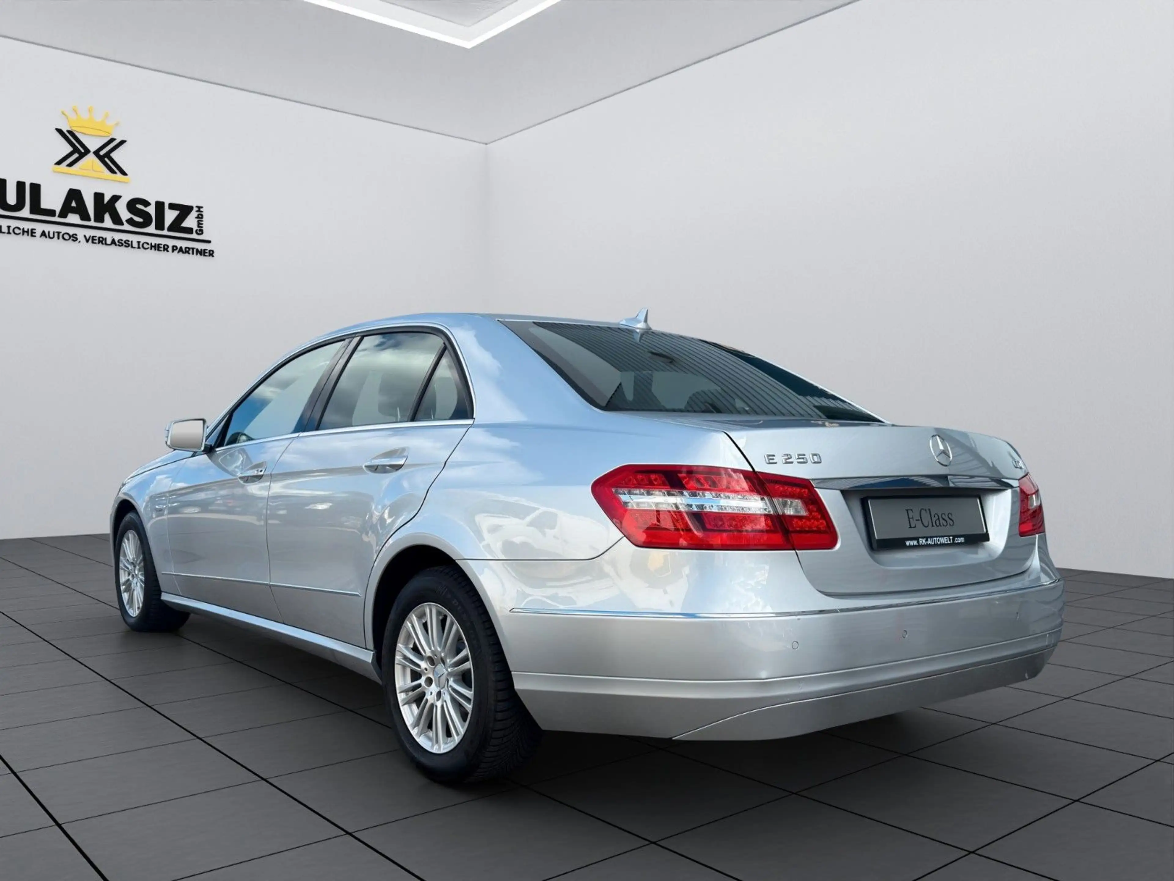 Mercedes-Benz E 250 CDI BlueEffi.*NAVI*BIXENON*SHZ*TEMP*ASSIST — photo 3