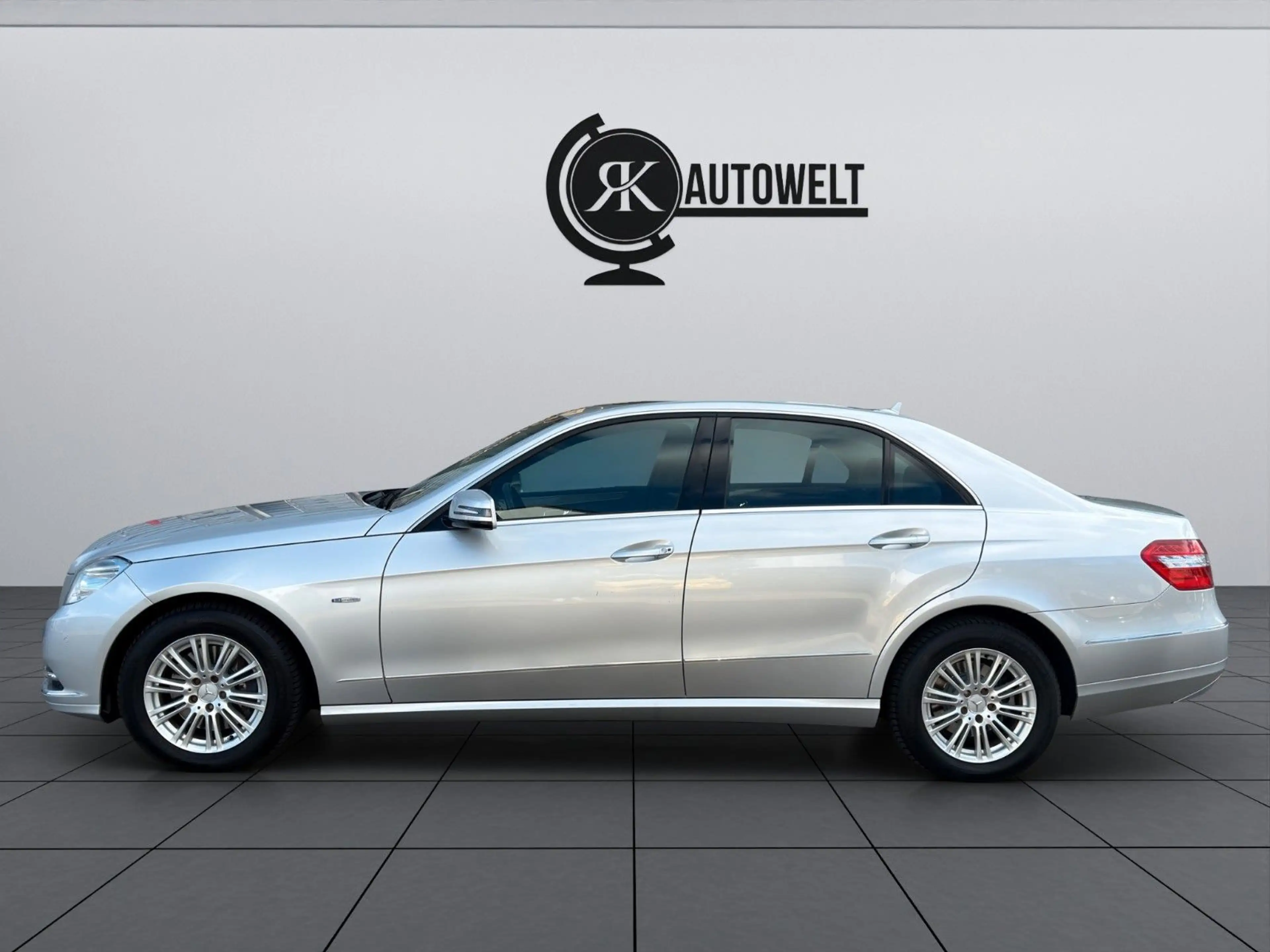 Mercedes-Benz E 250 CDI BlueEffi.*NAVI*BIXENON*SHZ*TEMP*ASSIST — photo 2