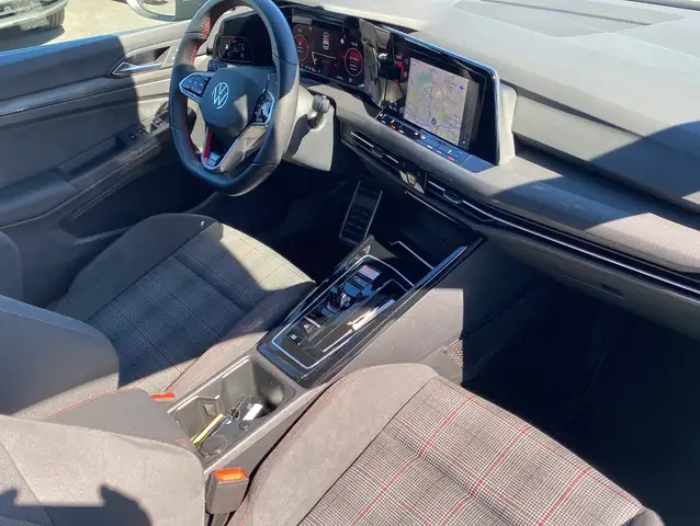 Volkswagen Golf view 3