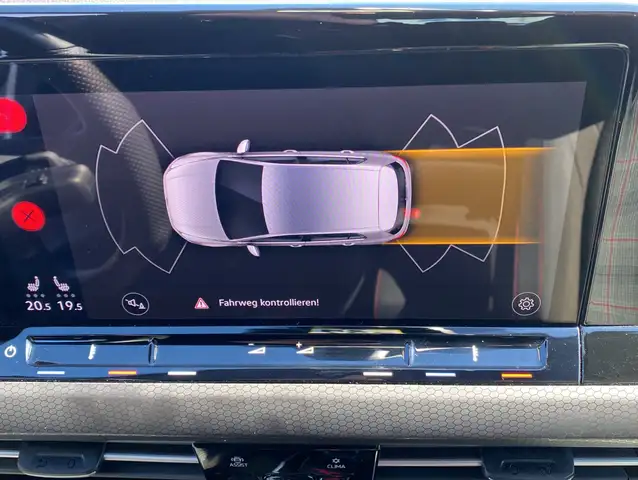 Volkswagen Golf view 4