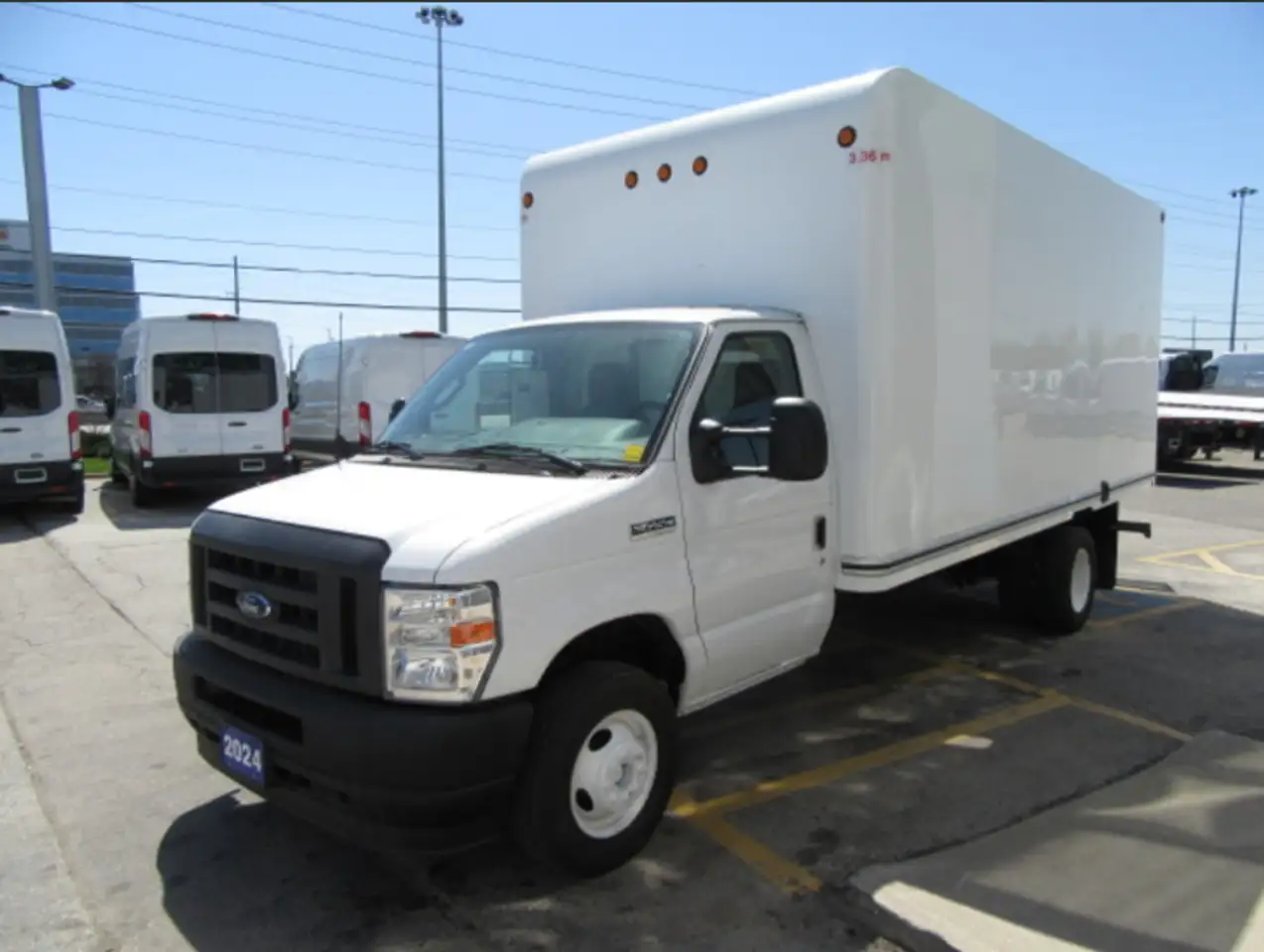 Ford E-450 Super Duty DRW снимка Ford E-450 Super Duty DRW