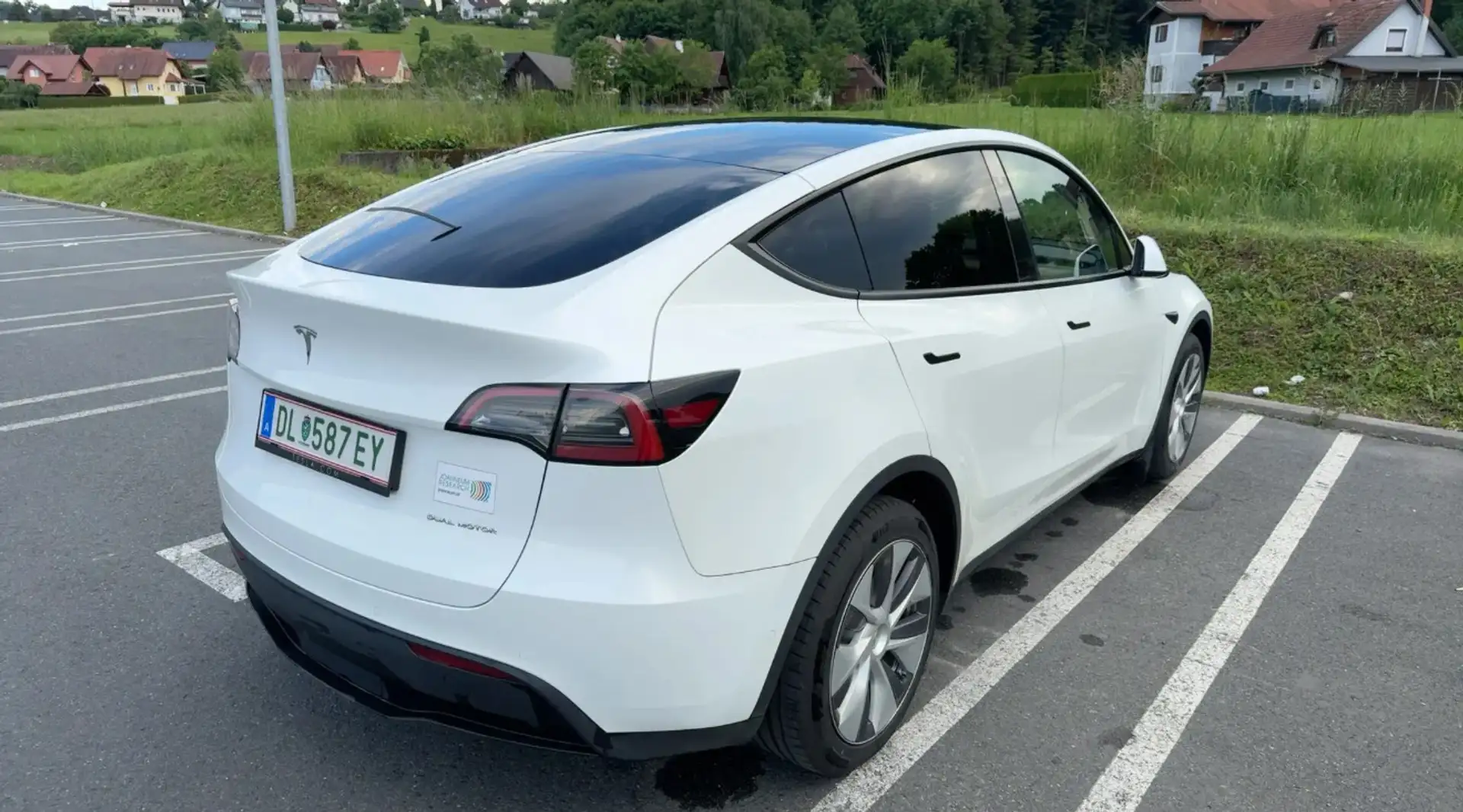 Tesla Model Y Long Range Dual Motor AWD - 1