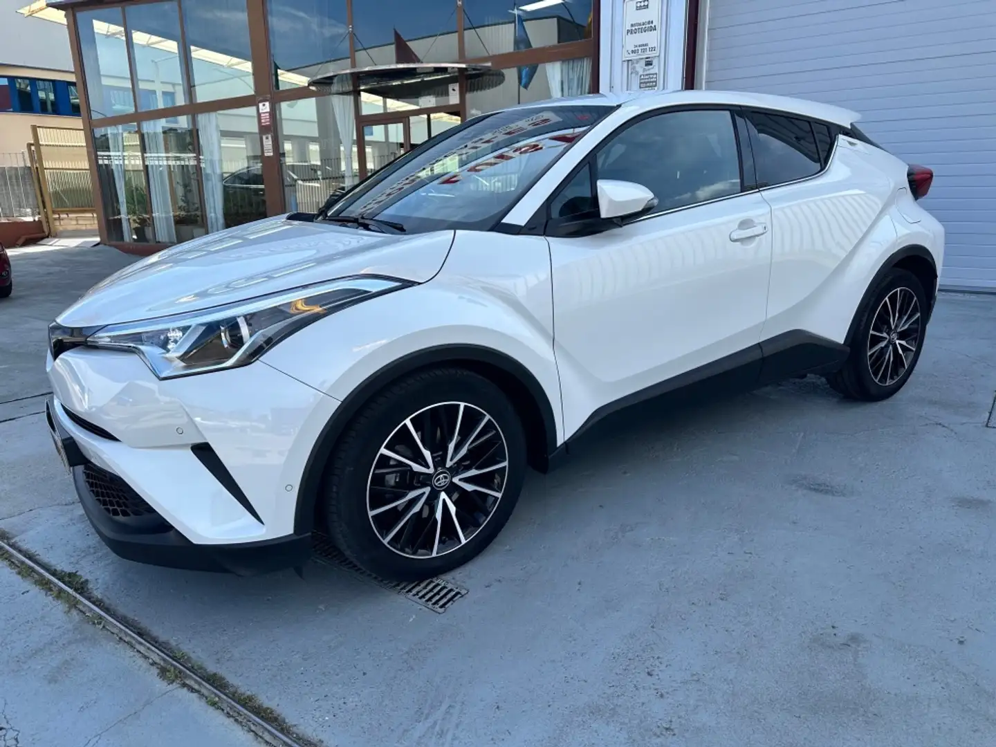 Toyota C-HR 125H Style Plus Blanco - 1